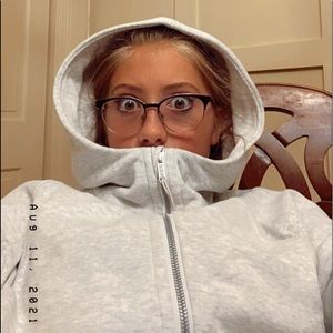 Meet your Posher, Olivia